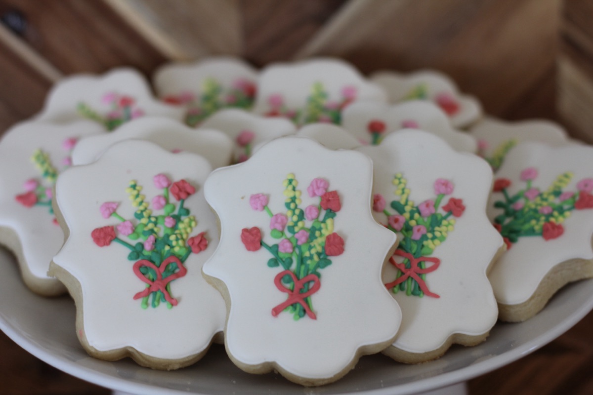 Spring flower bouquet decorated sugar cookies