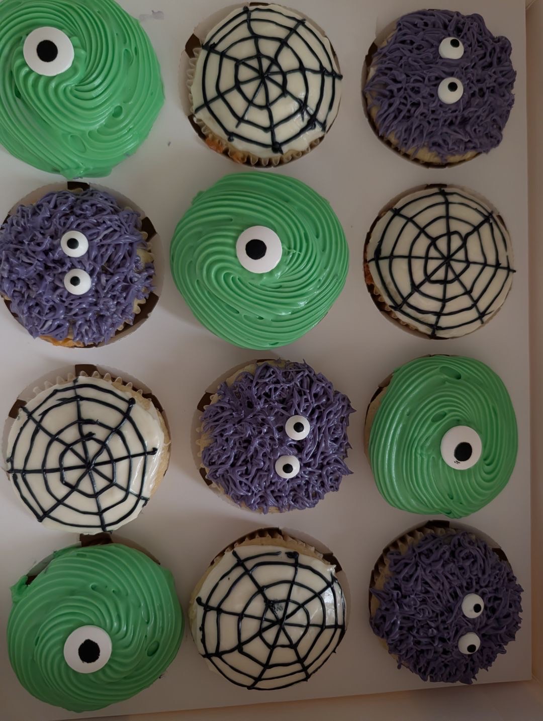 Custom decorated Halloween cupcakes