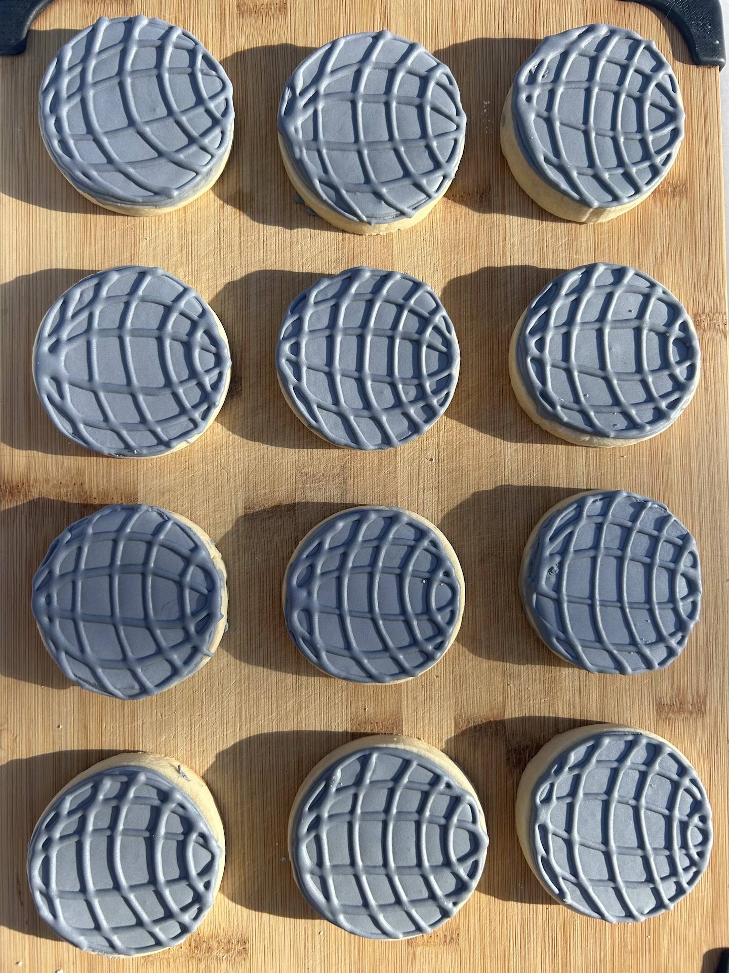 Sugar cookies with crosshatch pattern