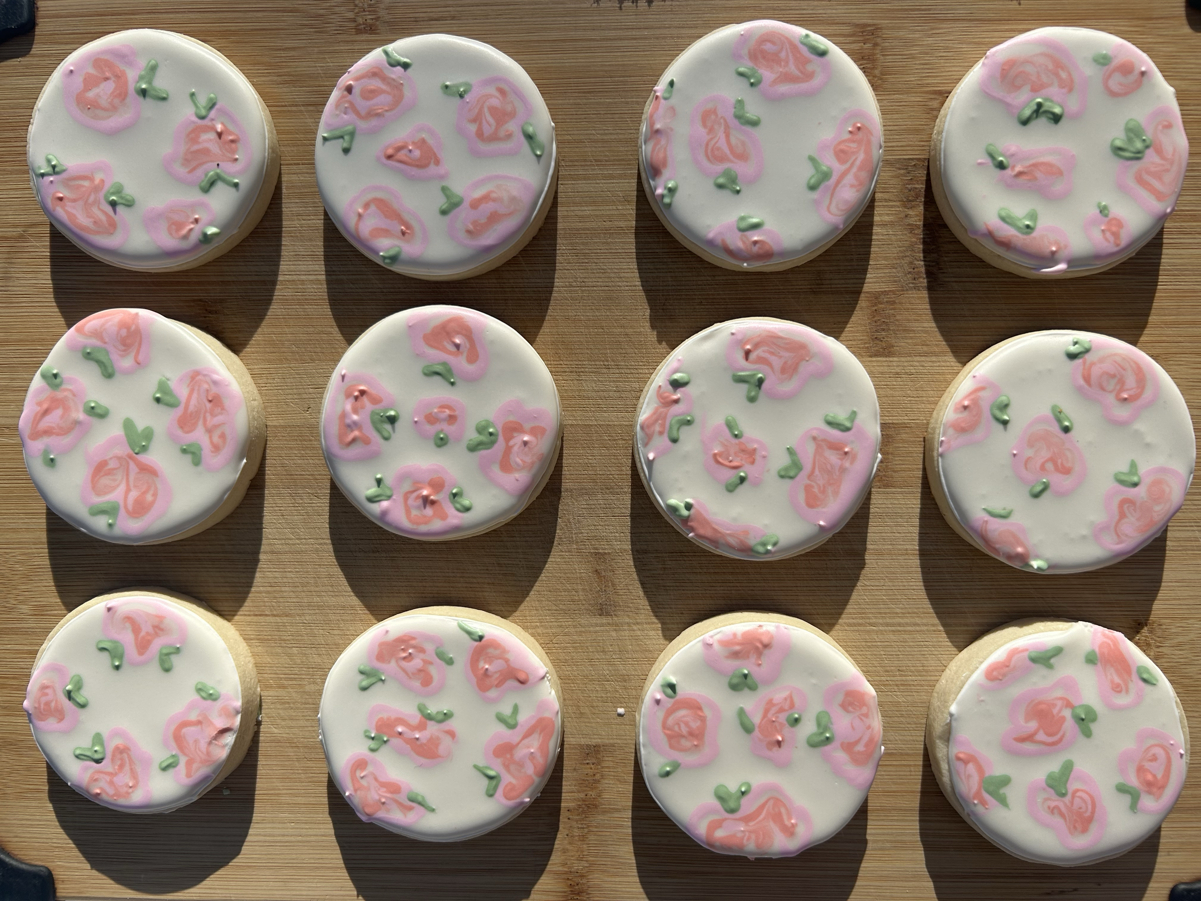 Sugar cookies with pink floral rose design